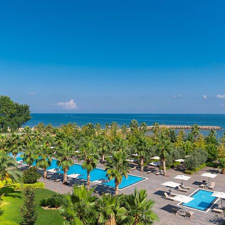 ホテル ラマダ プラザ バイ ウィンダム トラブゾン エクステリア 写真 The resort's swimming pools