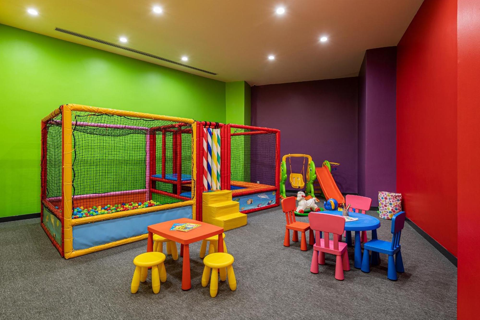 ホテル ラマダ プラザ バイ ウィンダム トラブゾン エクステリア 写真 An indoor playground